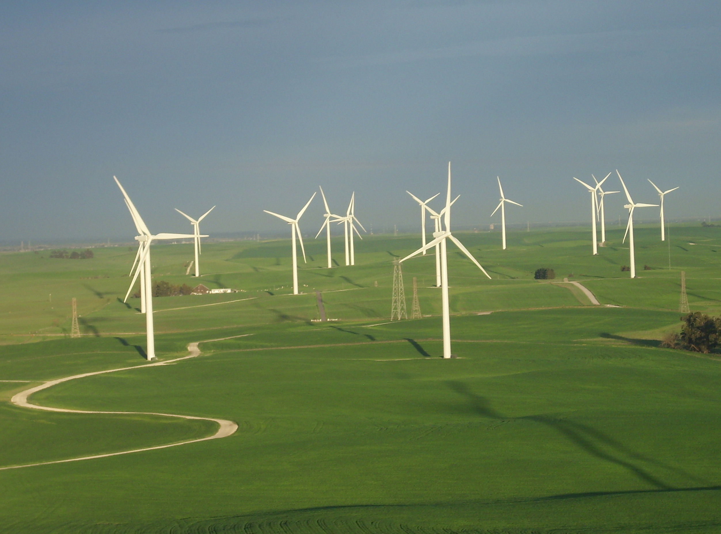 Improving the productivity of wind farms and the bankability of wind farm control