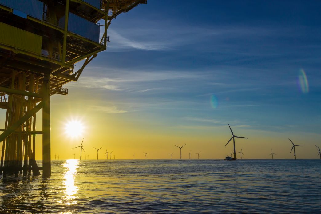 Modelling scenarios for sharing space at sea