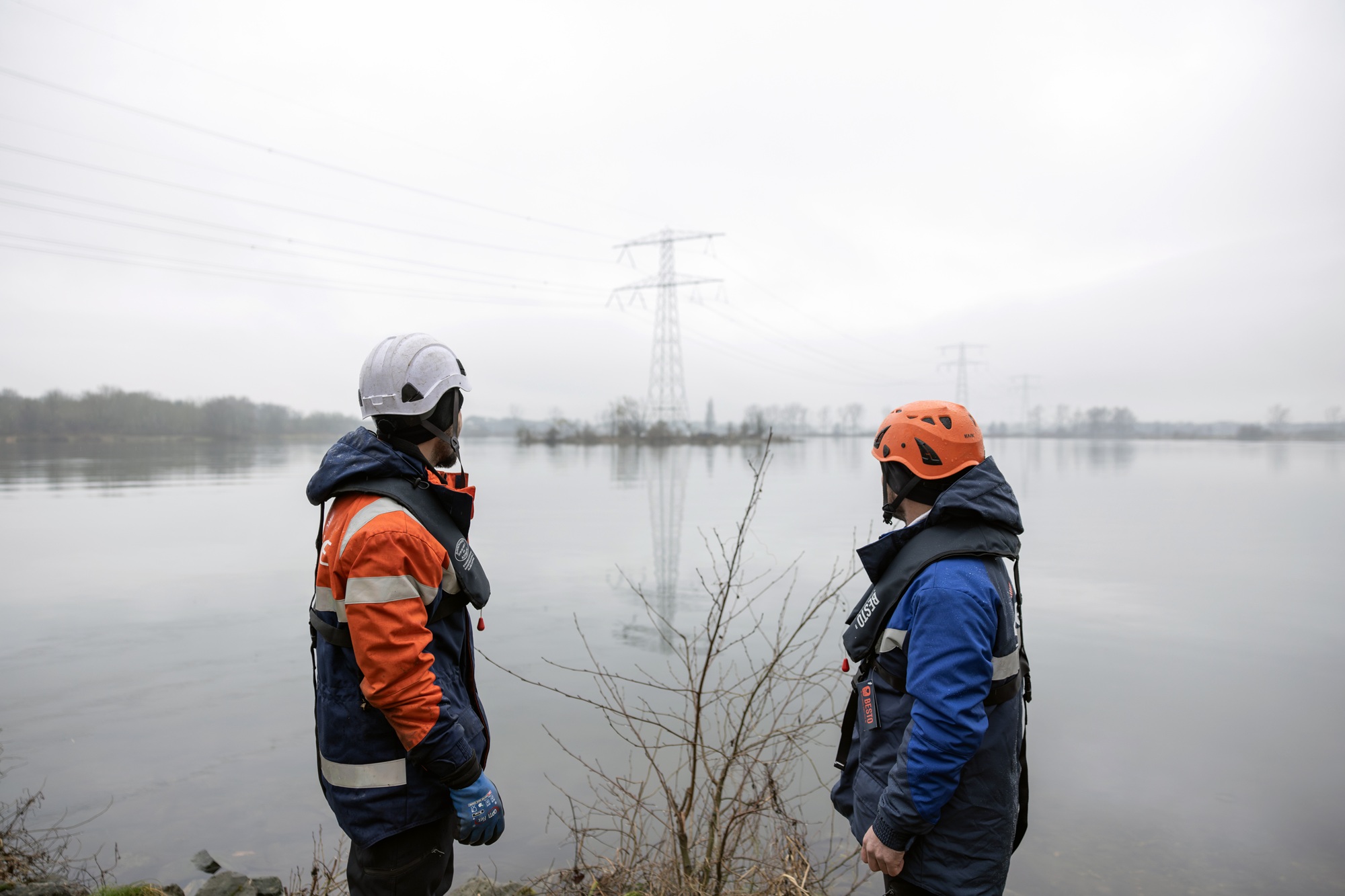 Emergency restoration services for fast grid recovery