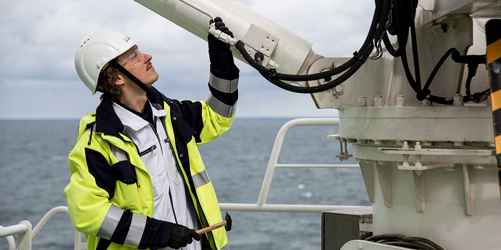 Offshore crane Inspector