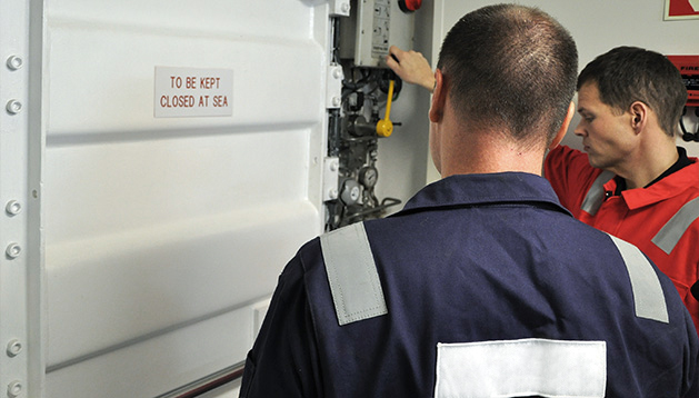 Watertight door